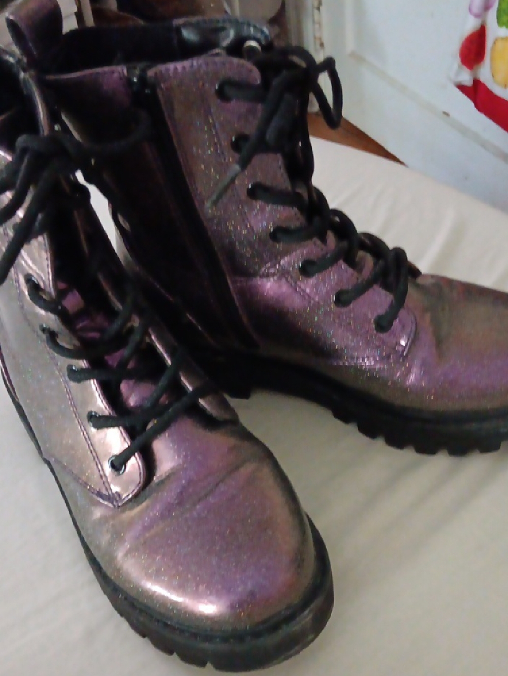 Girls Size 3-Iridescent Purple Combat Boot Shimmering Glitter Finish. Worn 1x